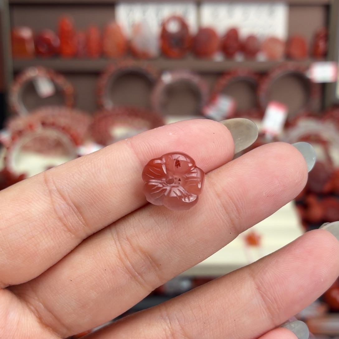 敏***儿南红玛瑙未镶嵌颈饰有钱花