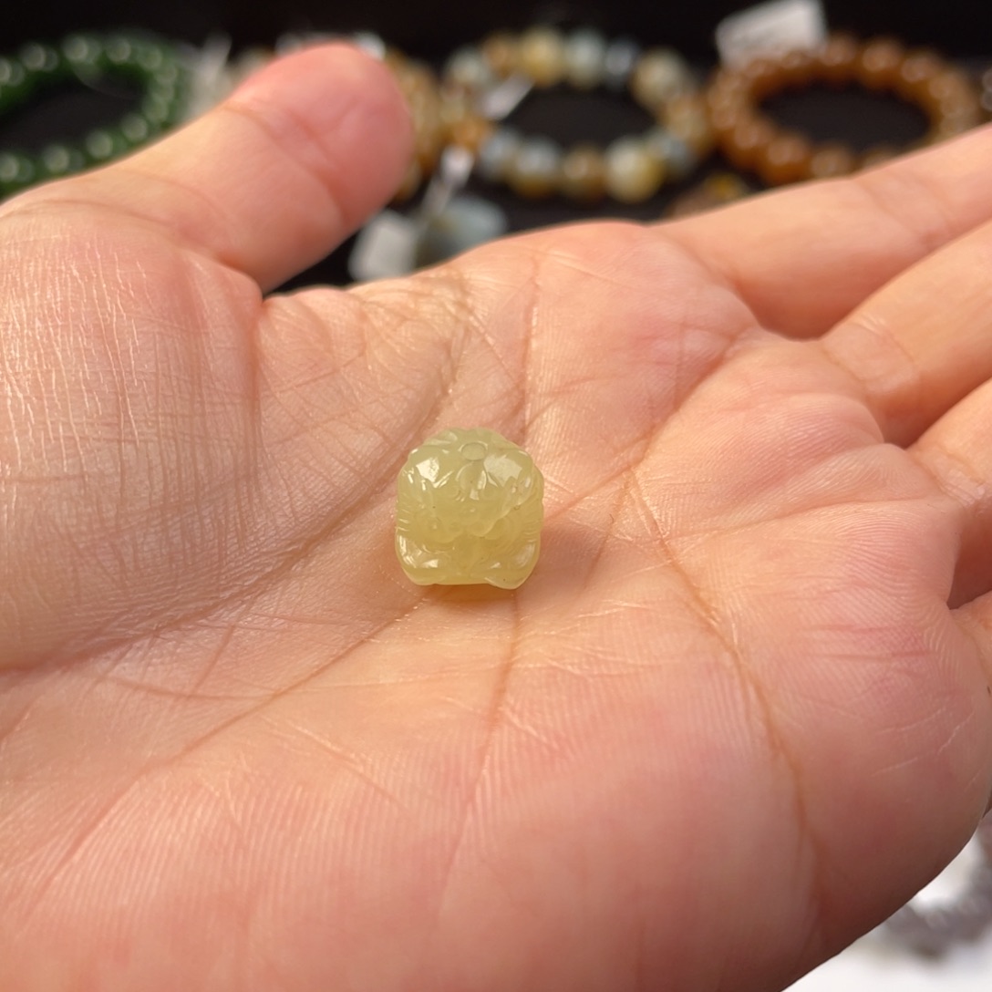 未镶嵌手链和田玉盛****花