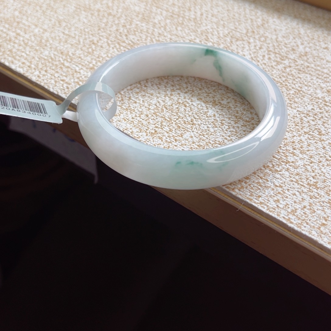 翡翠手镯未镶嵌手镯