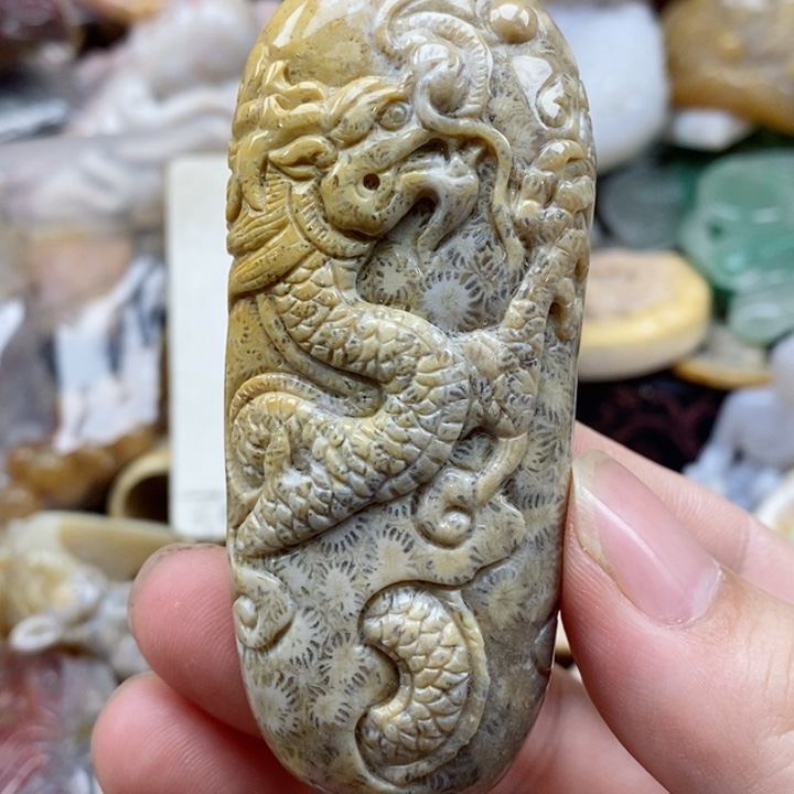 石英质玉未镶嵌颈饰