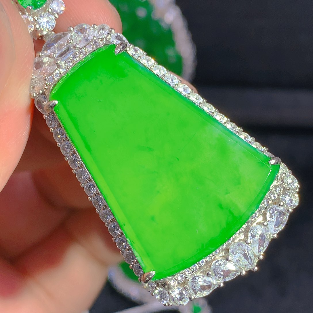 翡翠颈饰银S925镶嵌吊坠