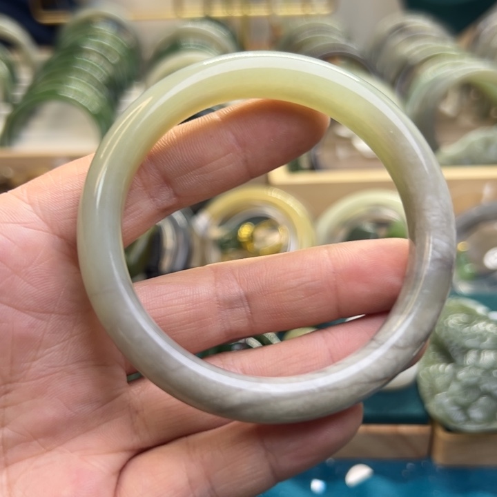 和田玉手镯未镶嵌59.7圈围M026