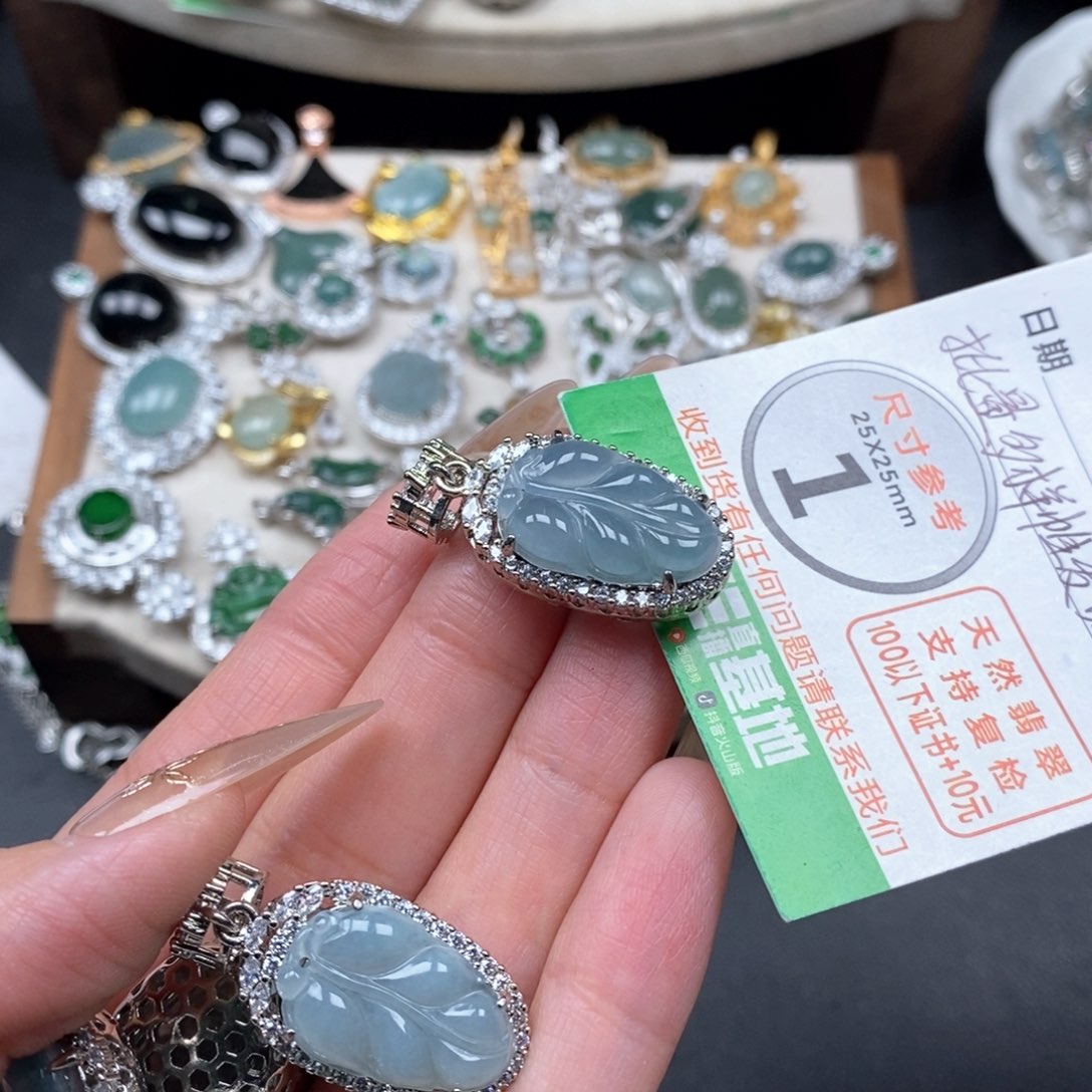 翡翠颈饰未镶嵌翡翠