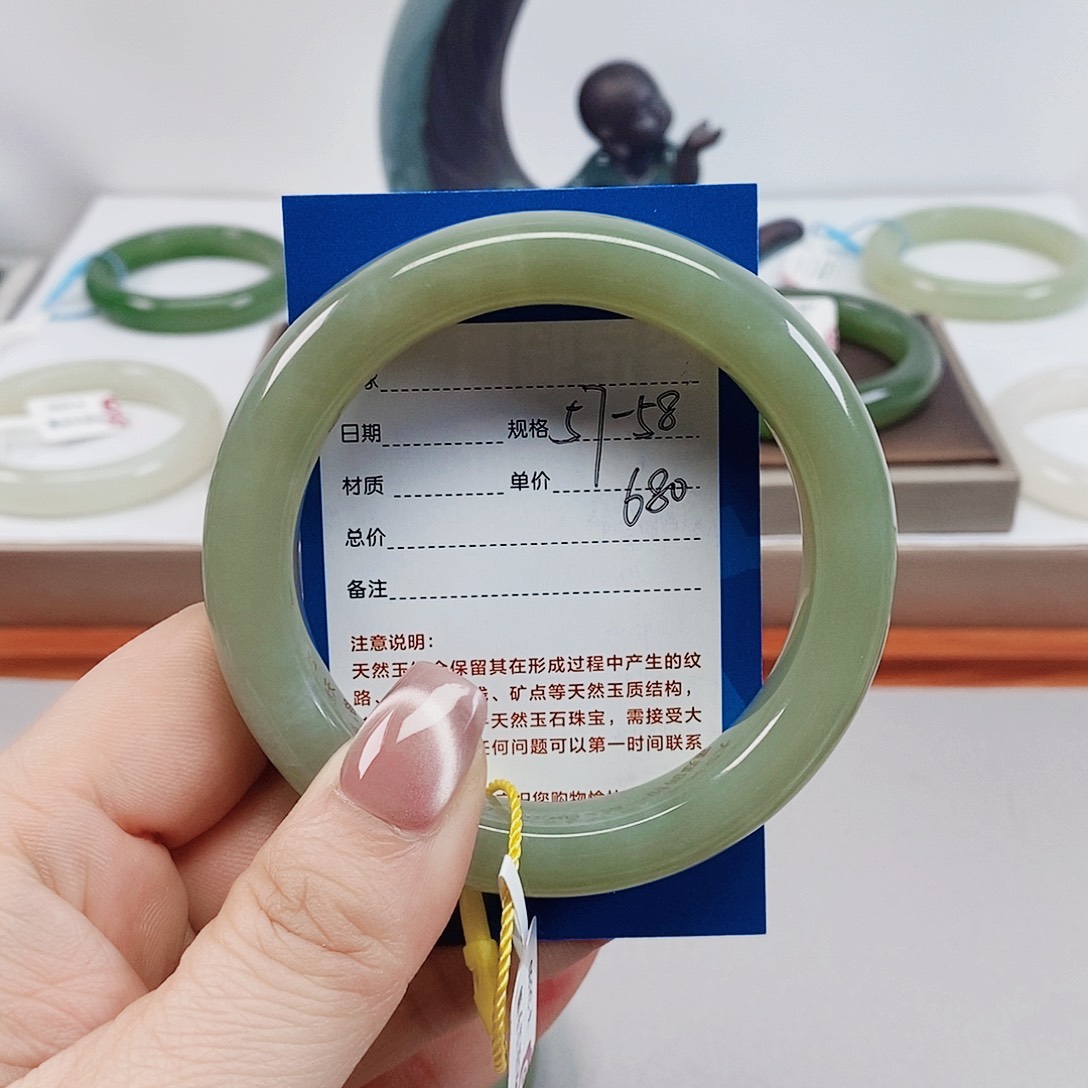 和田玉手镯未镶嵌