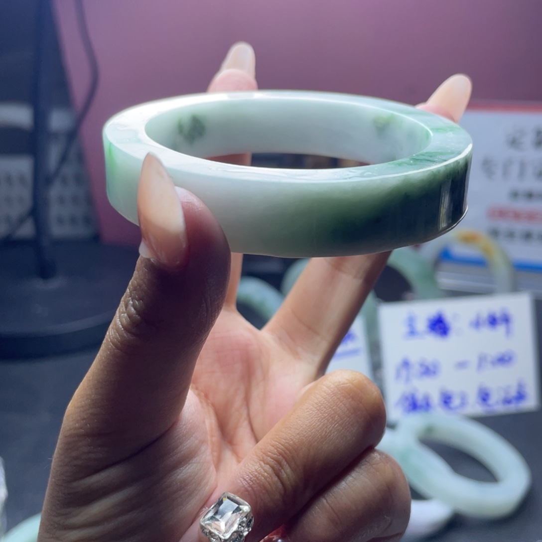 面***坨定制翡翠未镶嵌缅A翡翠手镯多样性发一