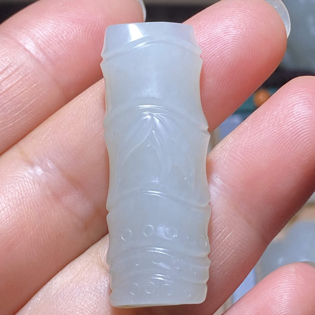 新疆和田玉籽料，竹节《节节高升》玉质白、细油润