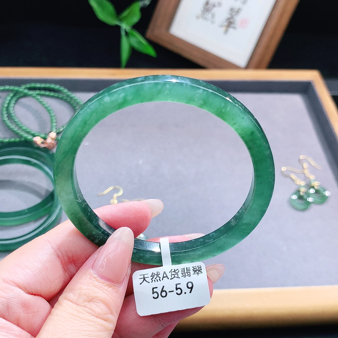 翡翠手镯（圆镯）未镶嵌