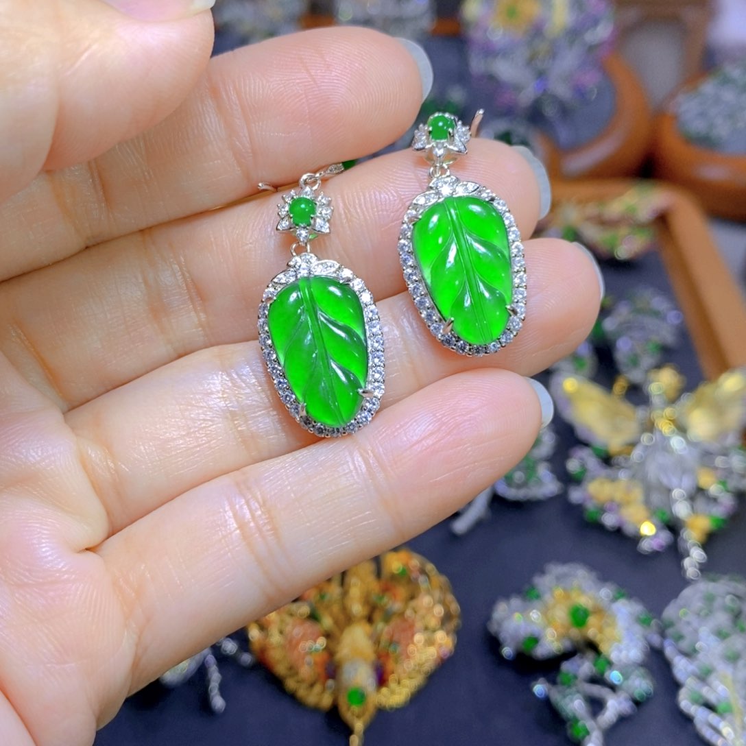 翡翠颈饰银S925镶嵌天然翡翠