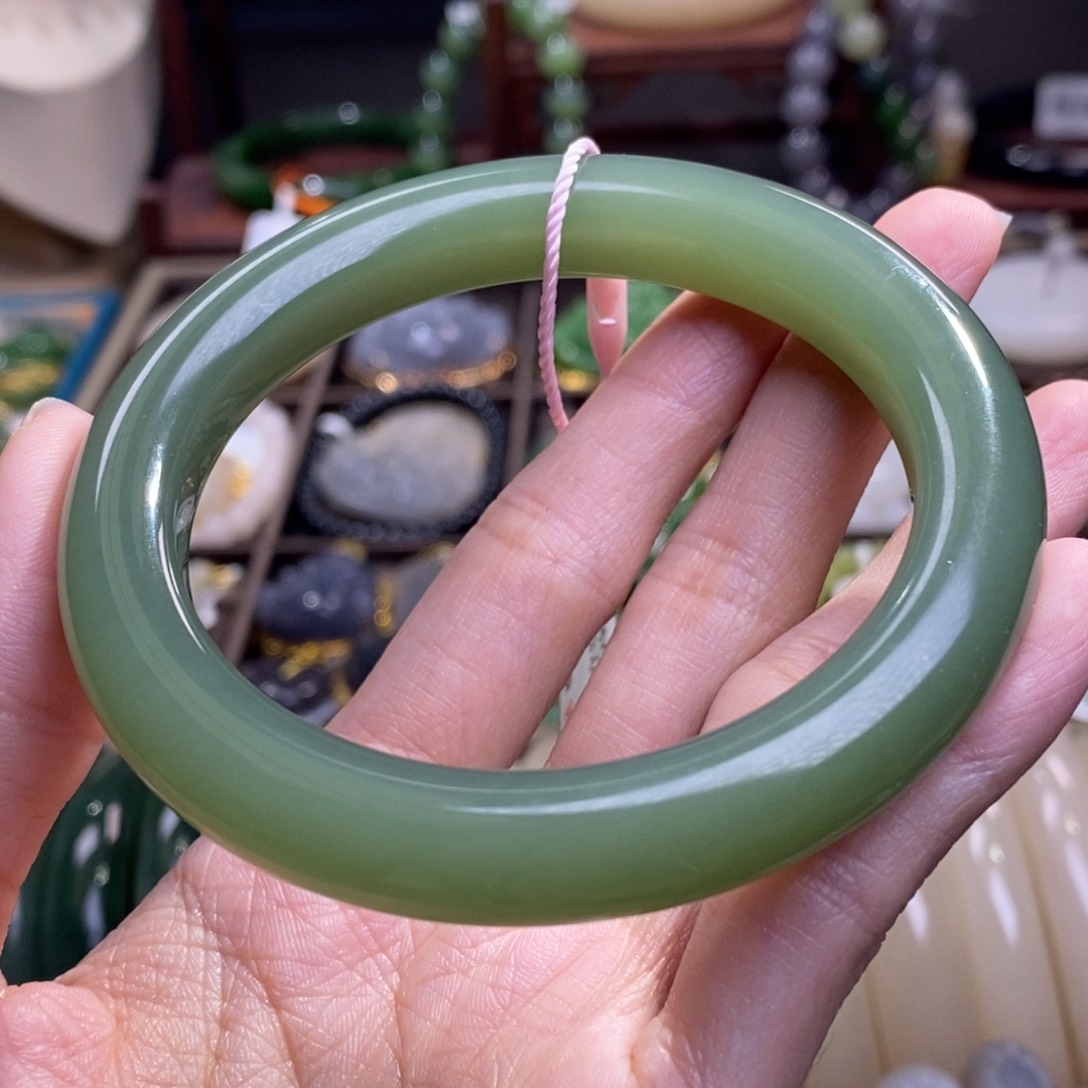 和田玉晴水湖水绿手镯58.2圈口未镶嵌