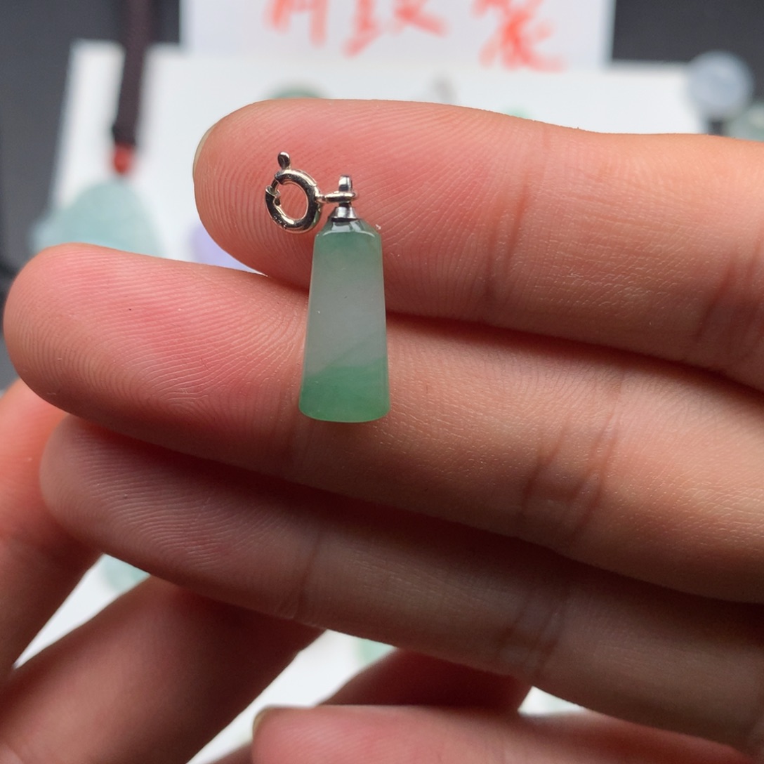 翡翠颈饰未镶嵌双*马