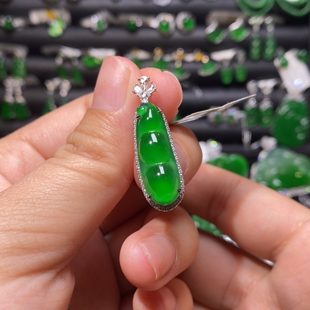 翡翠颈饰18K金镶嵌天然翡翠