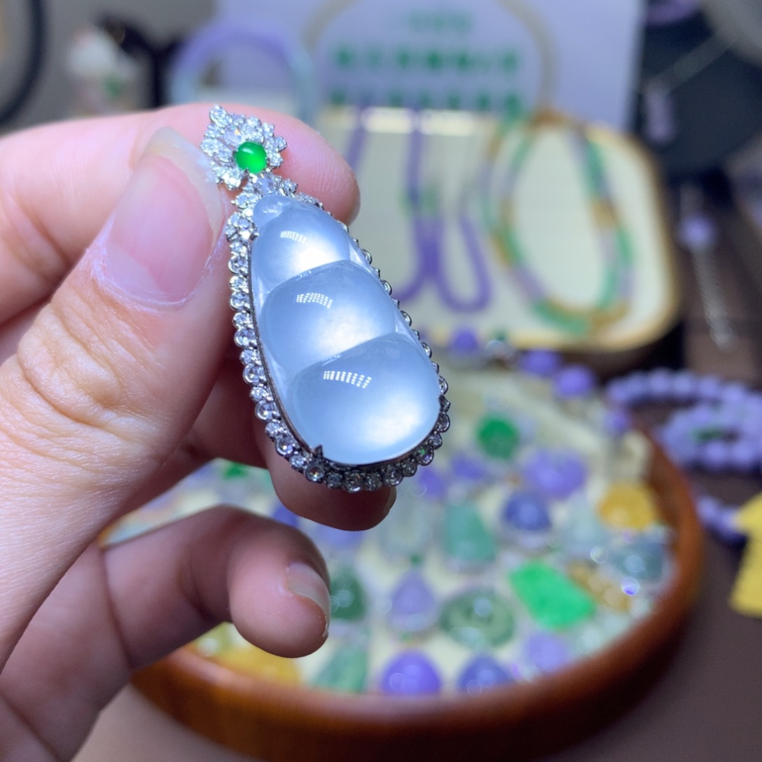 翡翠18K金镶嵌颈饰翡翠