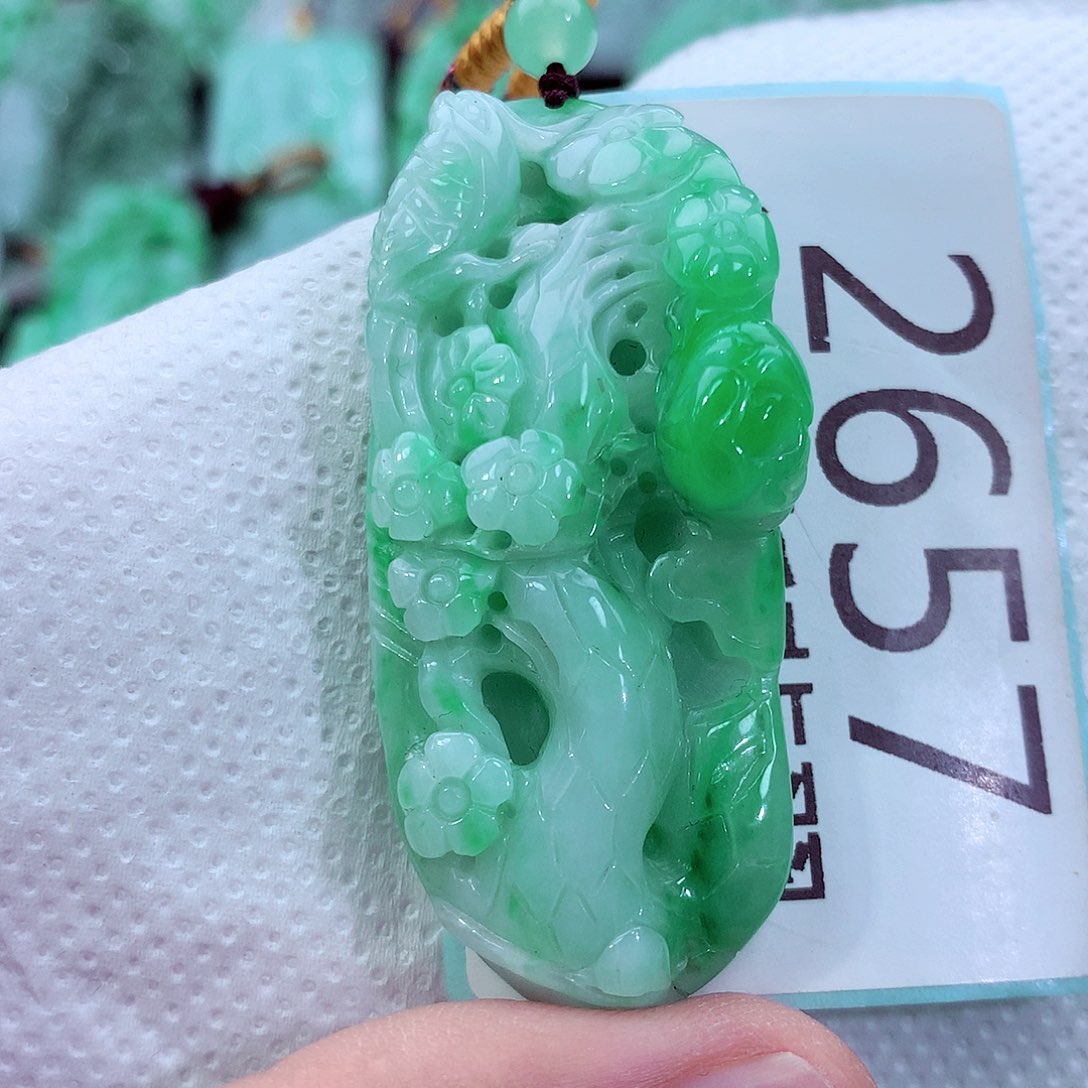 吊坠(不含链)未镶嵌翡翠