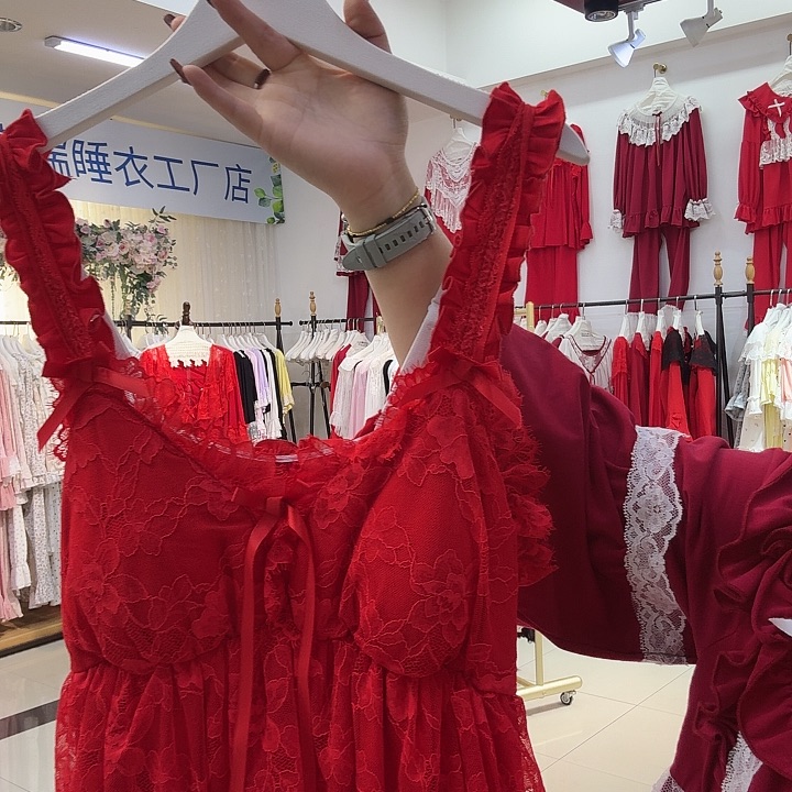 三醋酯纤维吊带睡裙