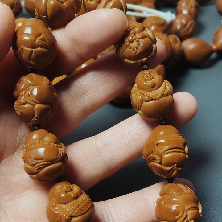 胖弥勒，橄榄核雕工艺