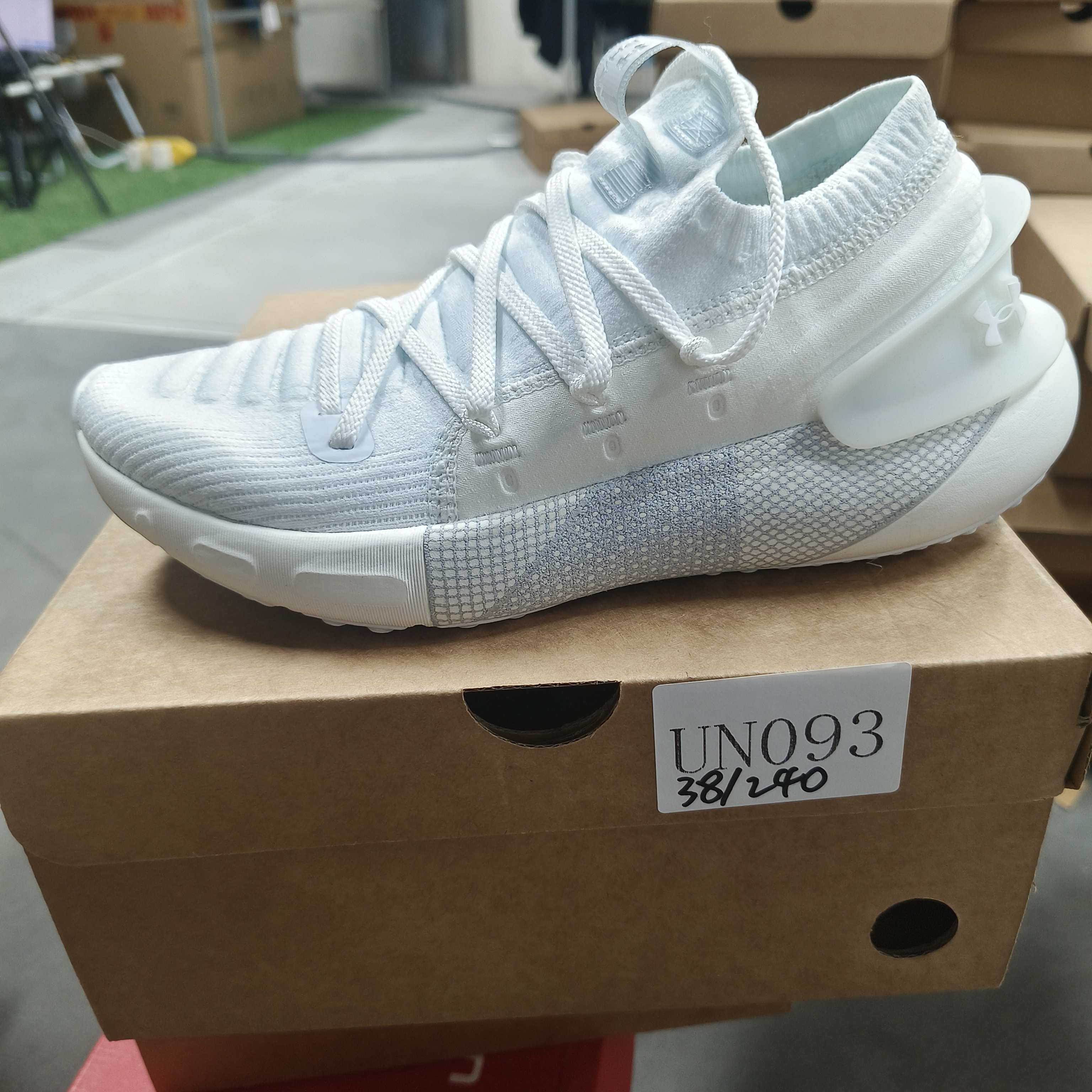 断码运动鞋-安德玛-UN093