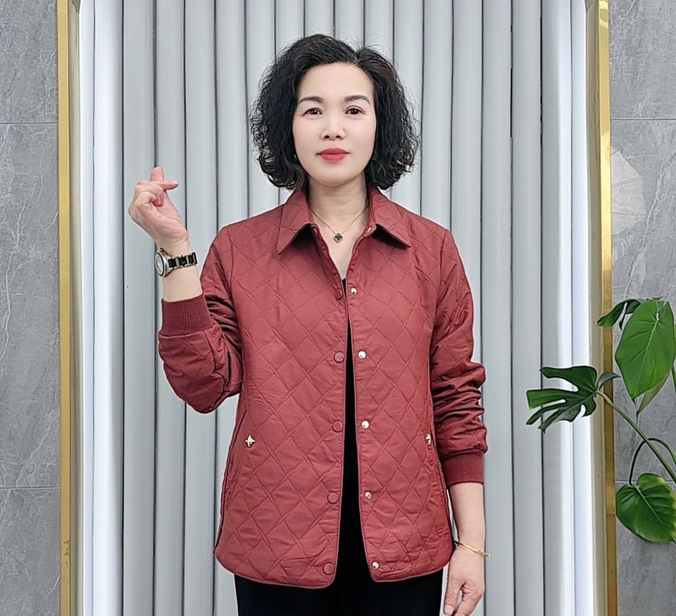  开春外套女2025新款薄款短款小香风减龄中年妈妈装纯色百搭外套