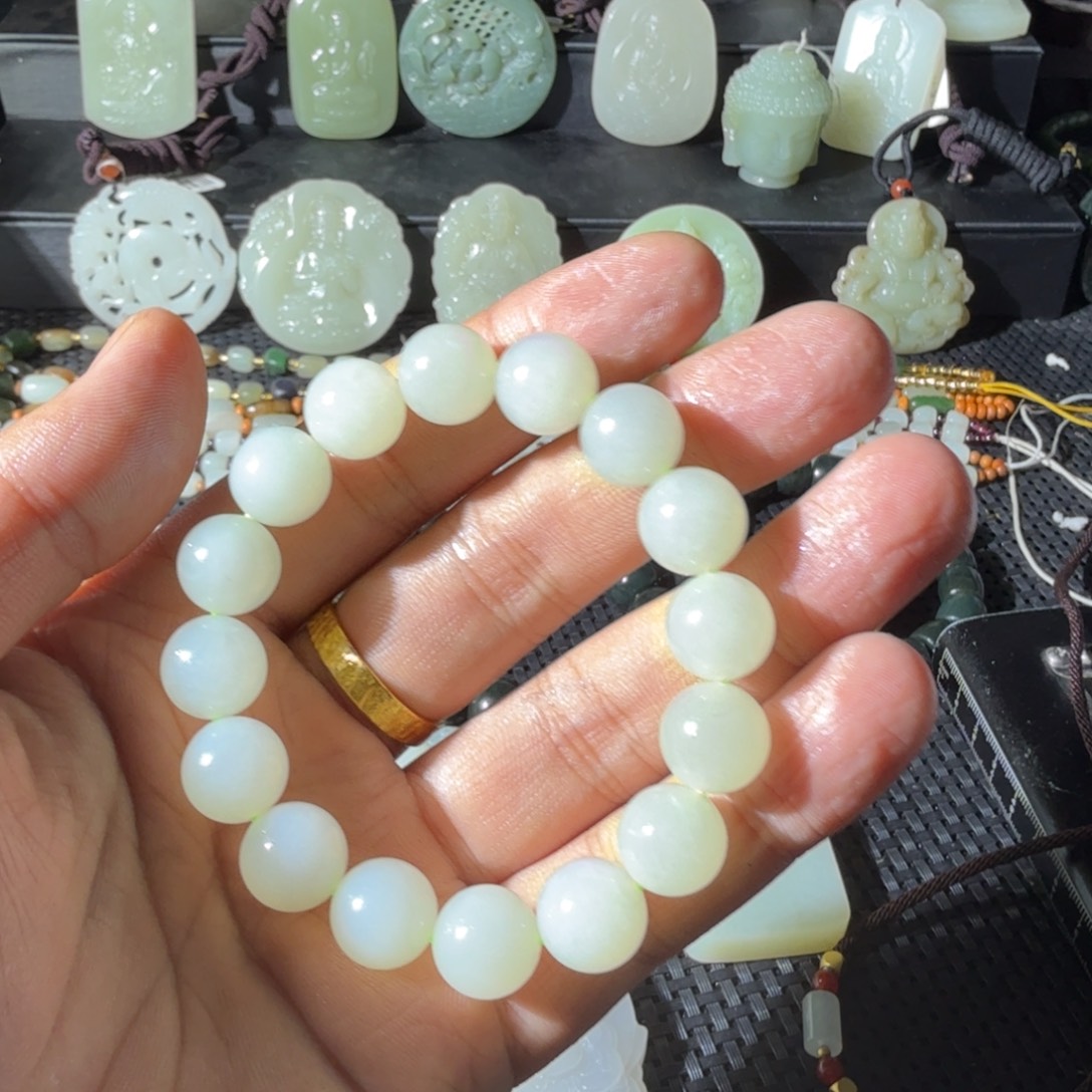 于***娜和田玉未镶嵌颈饰