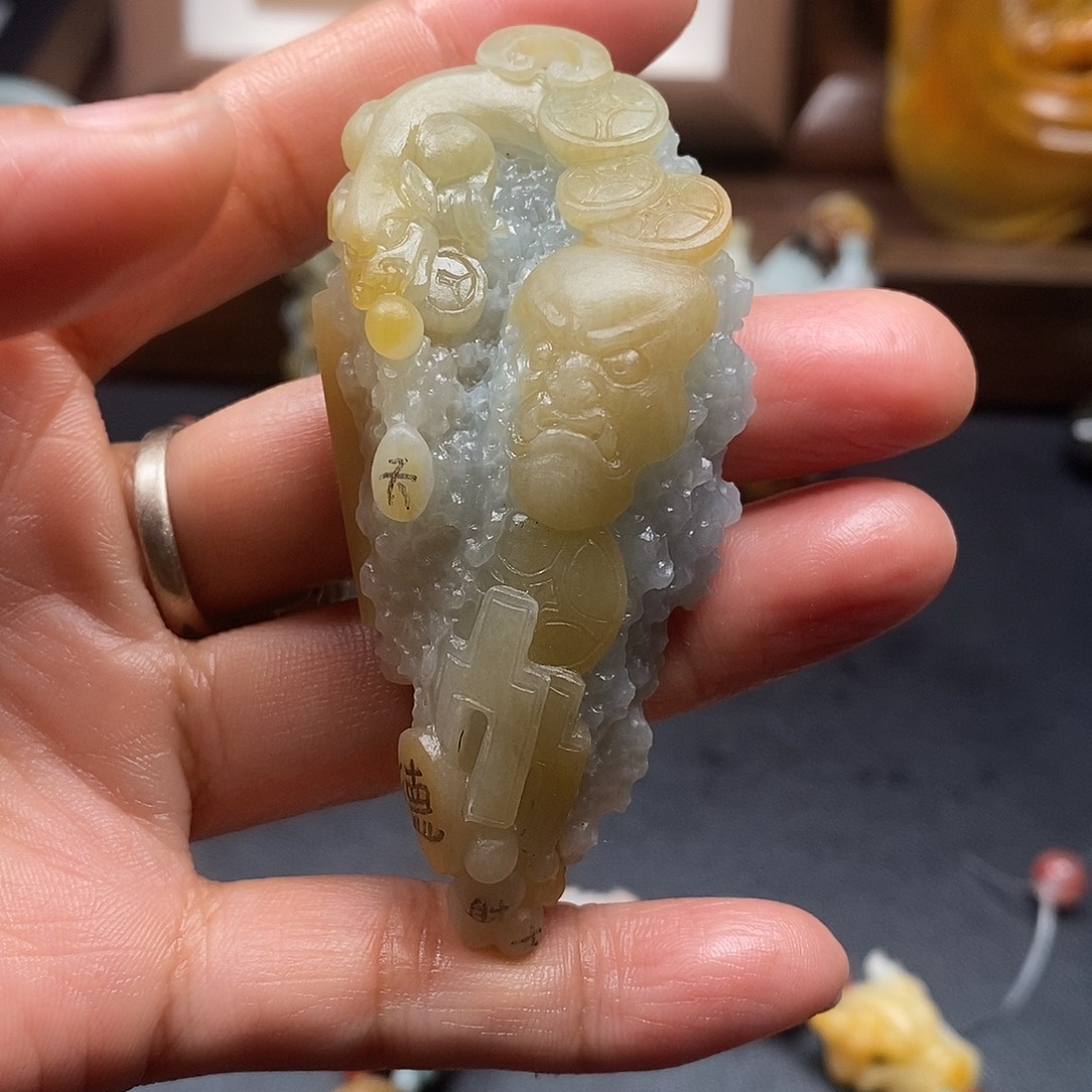 苏***堤定制翡翠未镶嵌毛货抛光