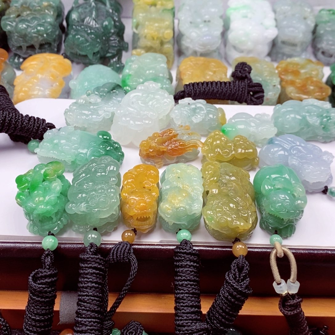 翡翠颈饰未镶嵌翡翠