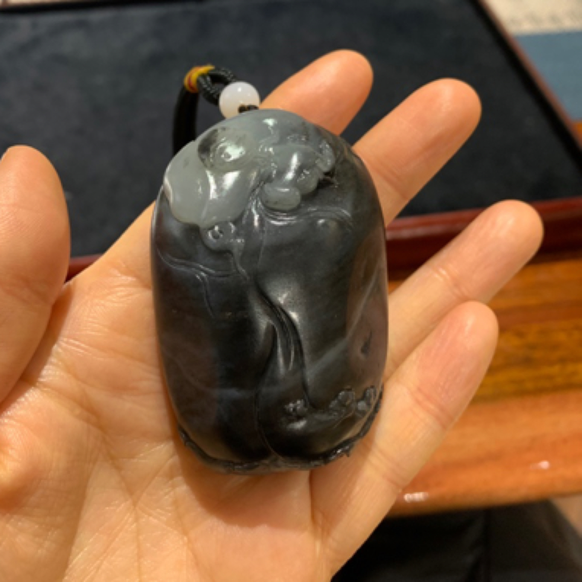 和田玉青花牛气冲天