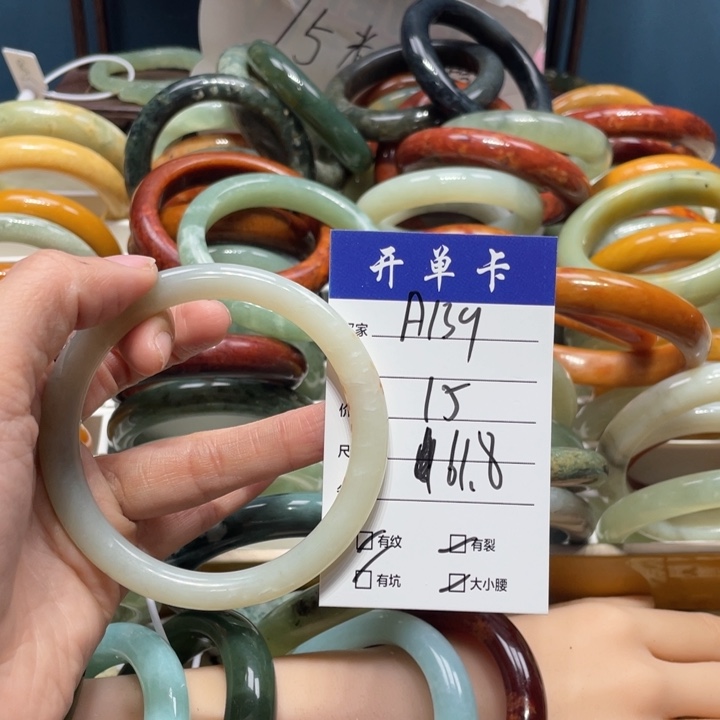 蛇纹石玉手镯未镶嵌一****尧