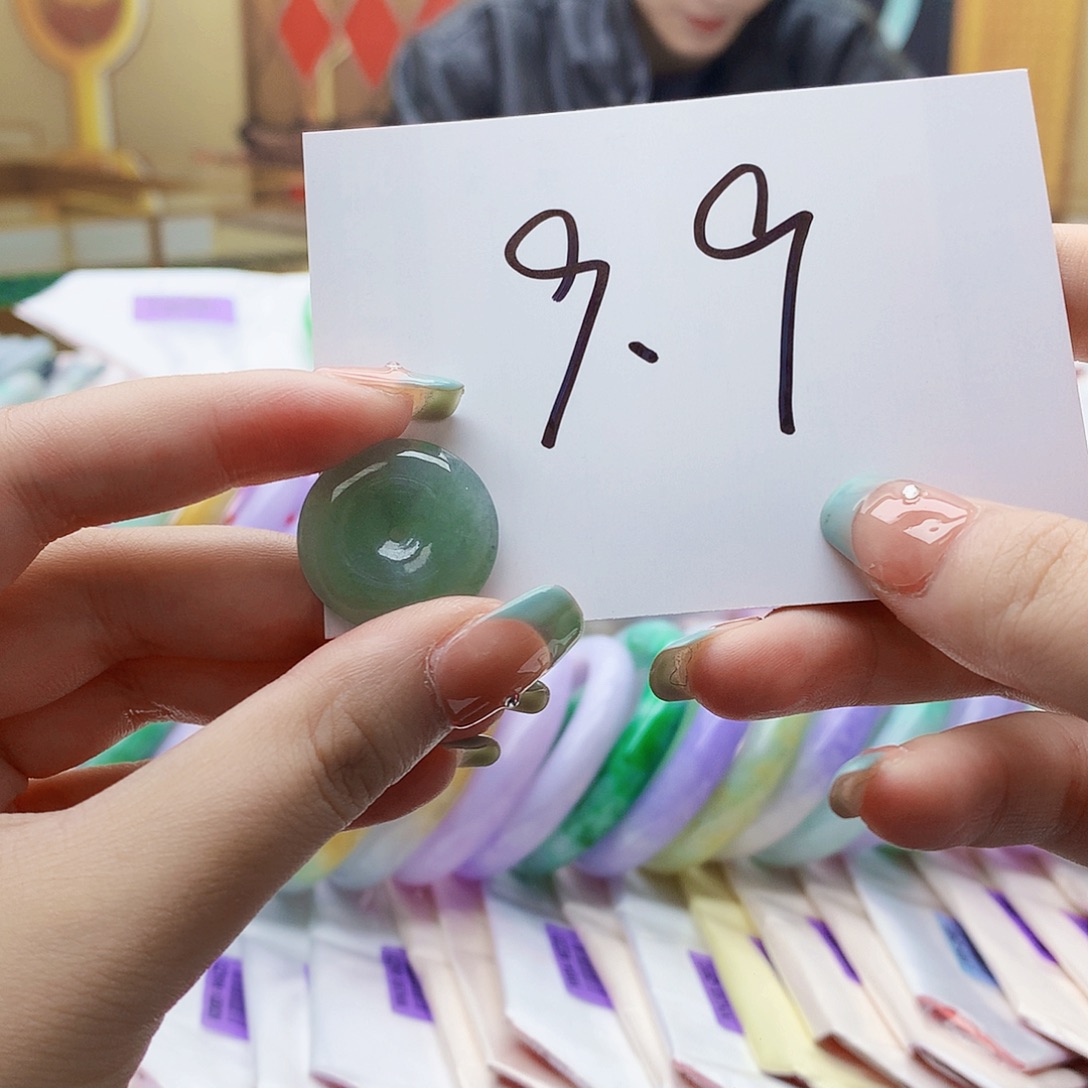 我***行翡翠未镶嵌手镯nn