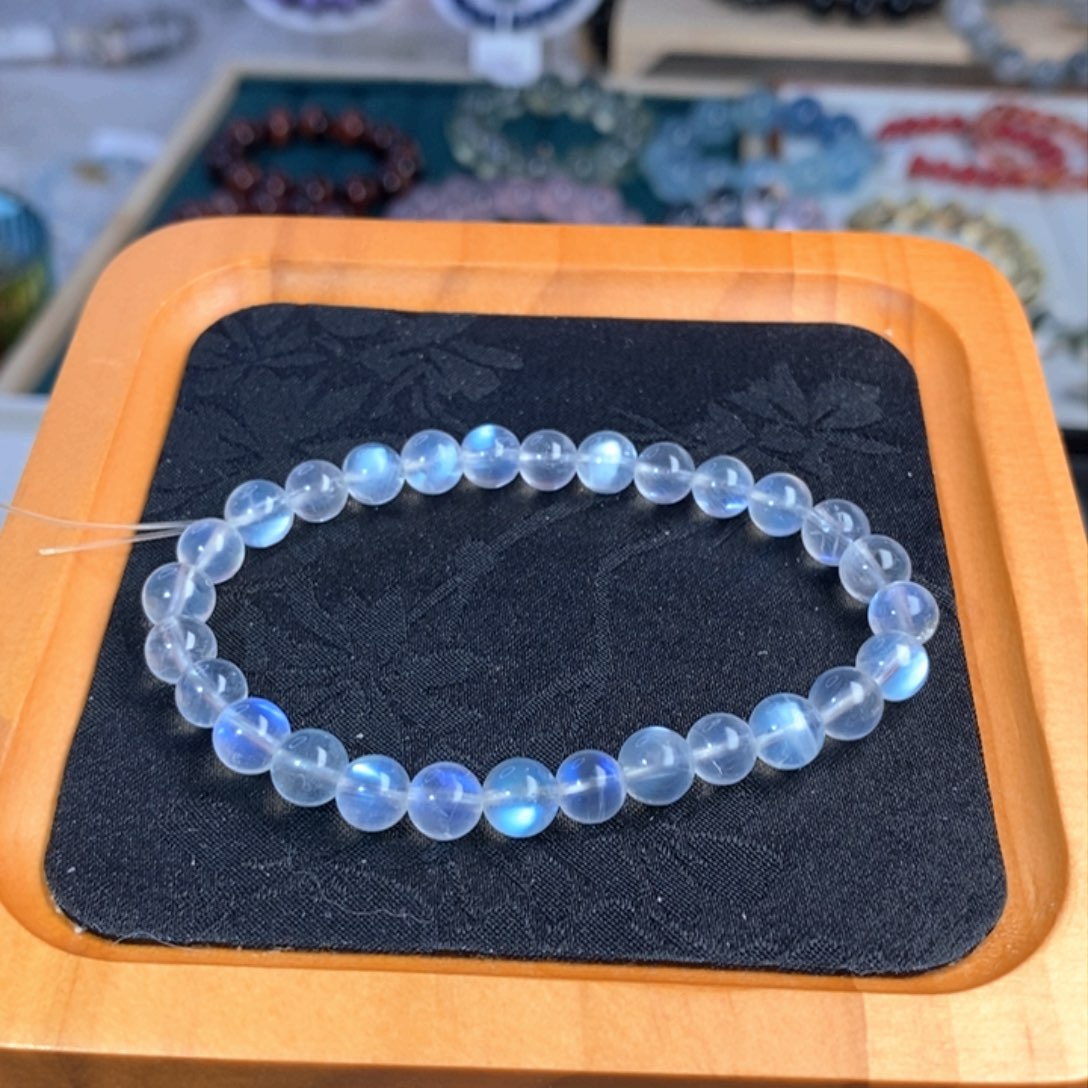 【闪购商品】水晶手链未镶嵌辣*?高品蓝月光6.9mm