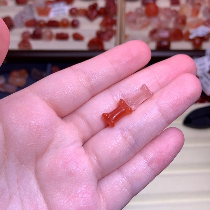 麻***驴南红玛瑙未镶嵌珠宝半成品骨头组合