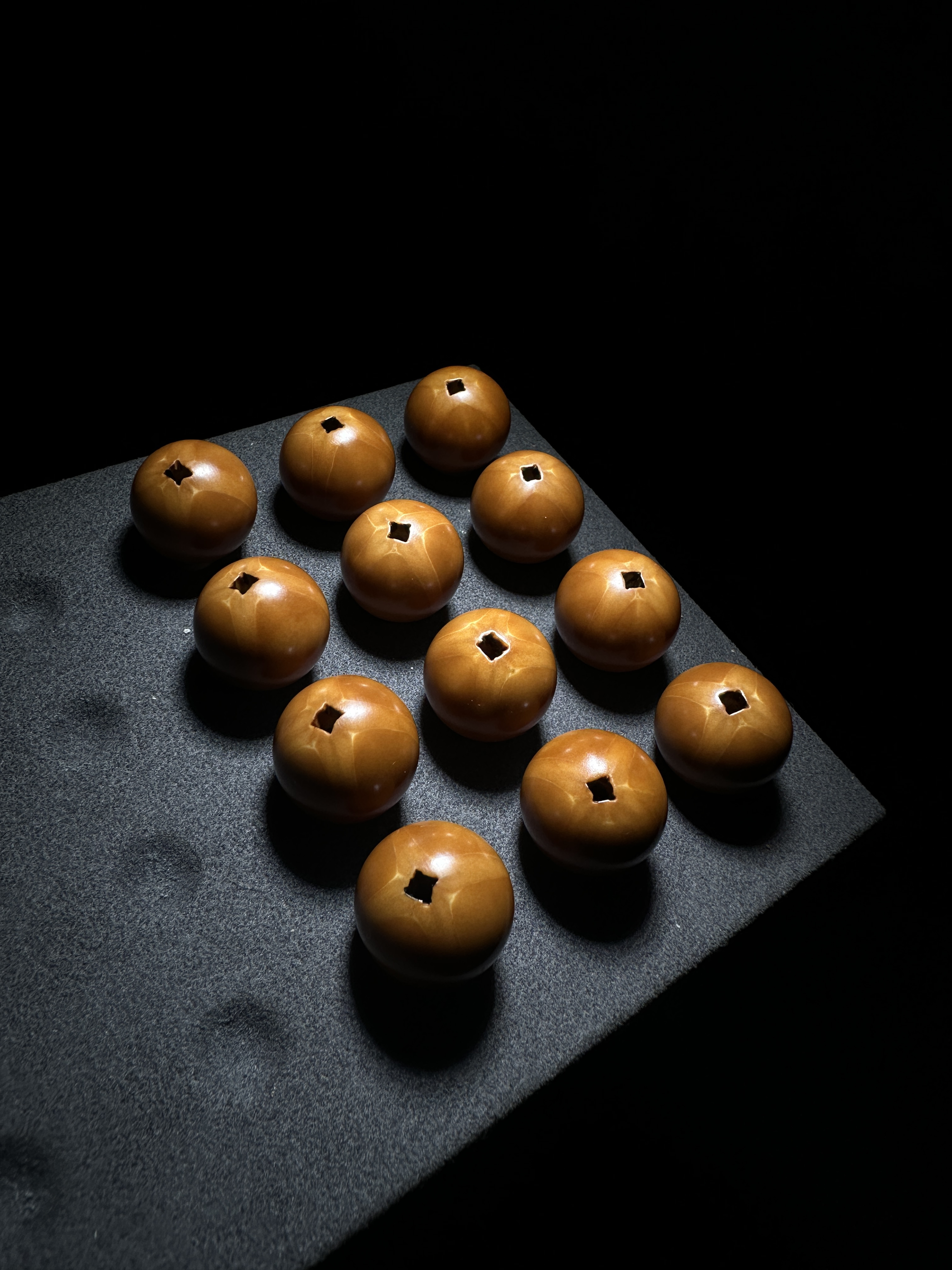 1.8四花原生态梅林铁核12颗精挑细选纯手工打磨正圆光珠手串