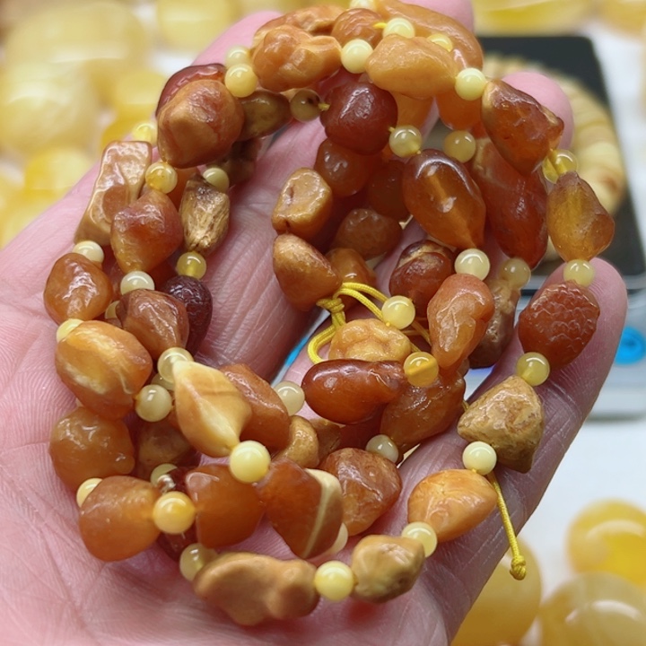 未镶嵌琥珀（矿物珀）颈饰