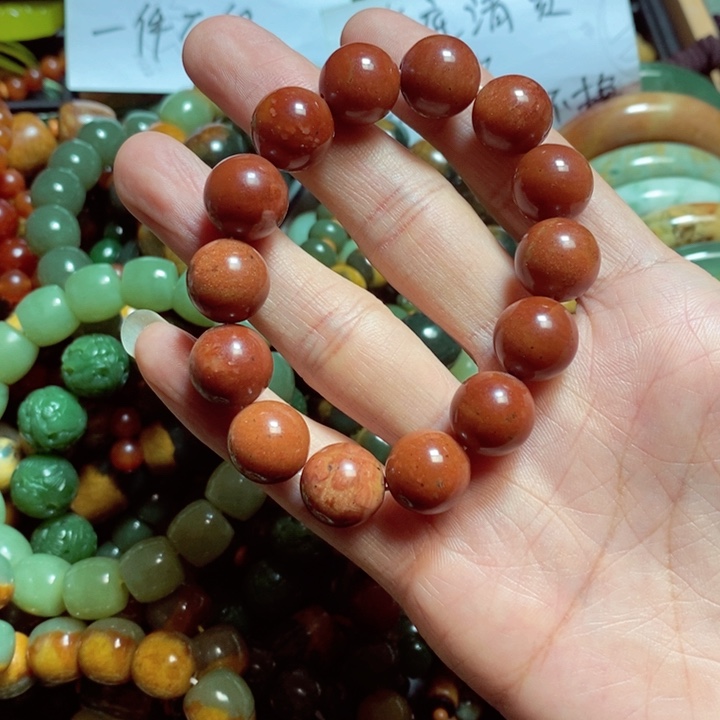 蛇纹石玉颈饰合金