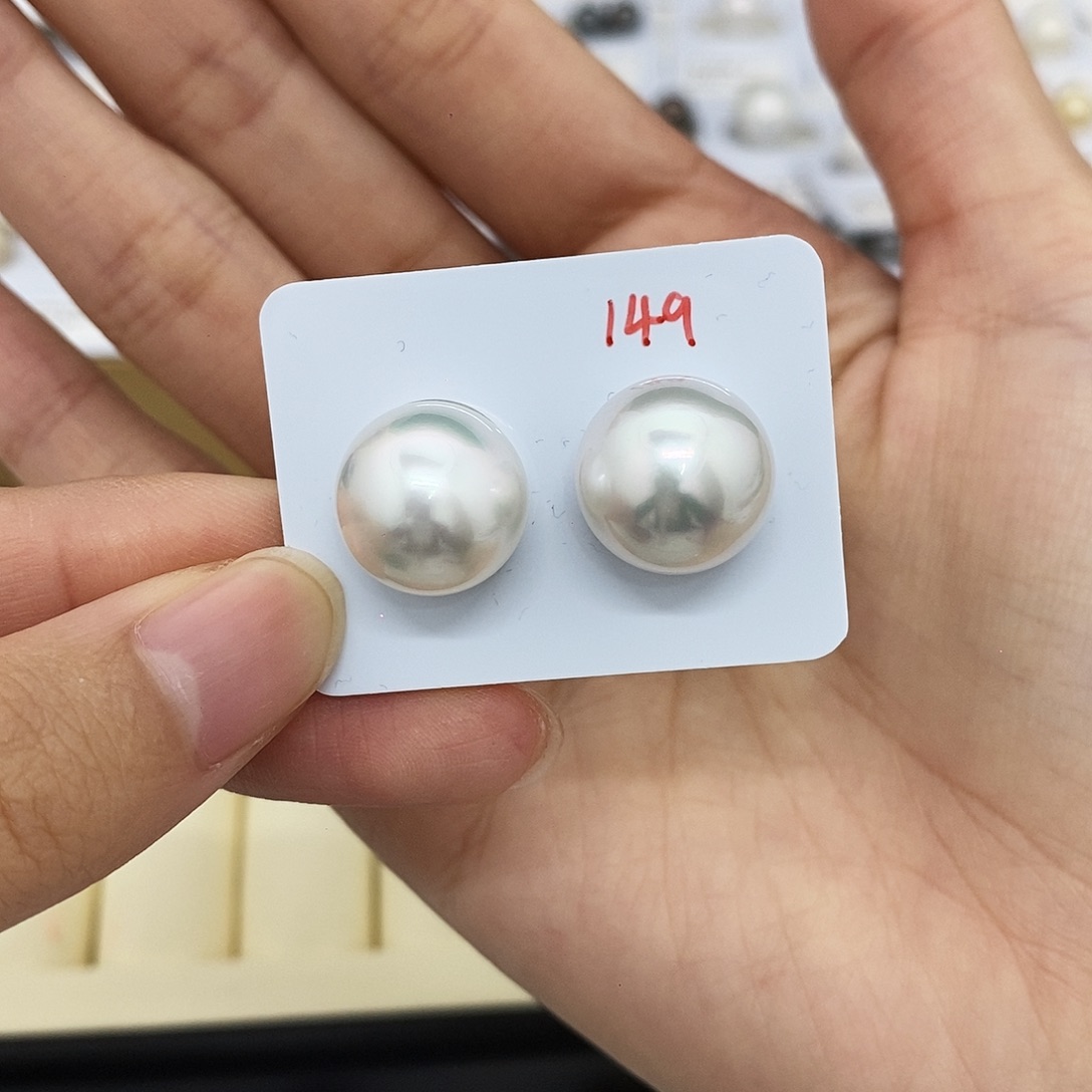 舒****未镶嵌海水珍珠耳饰