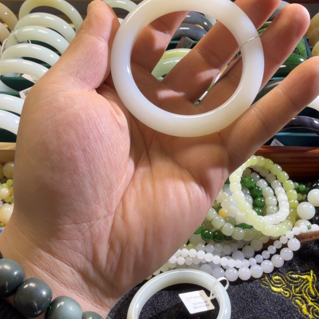 和田玉未镶嵌手镯