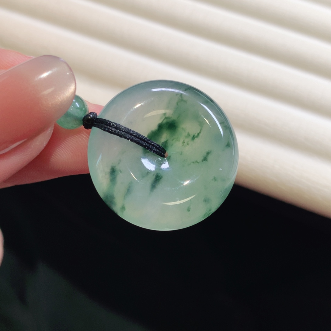 翡翠颈饰未镶嵌扣子