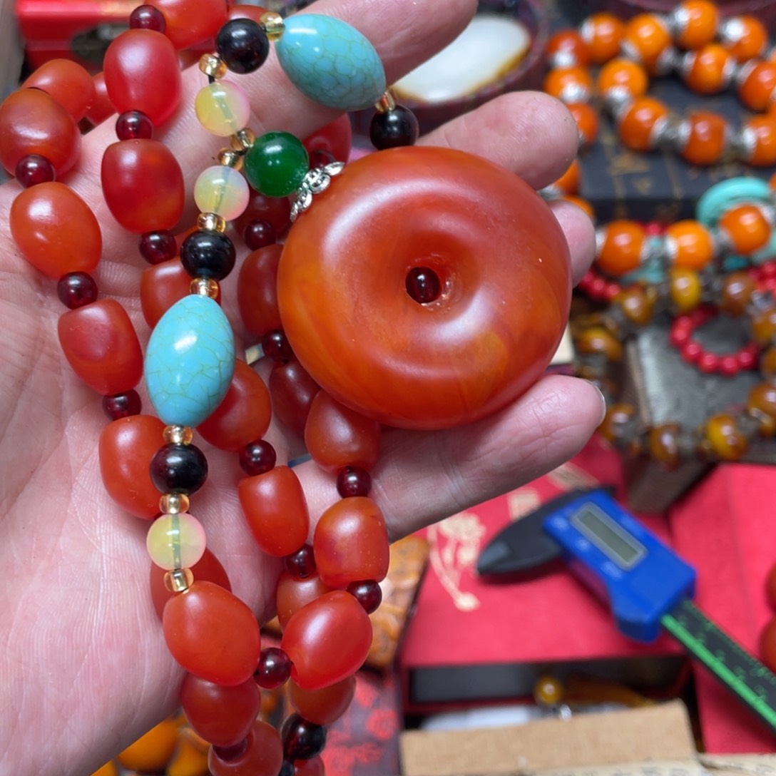 琥珀裸石未镶嵌好物推荐如图所示