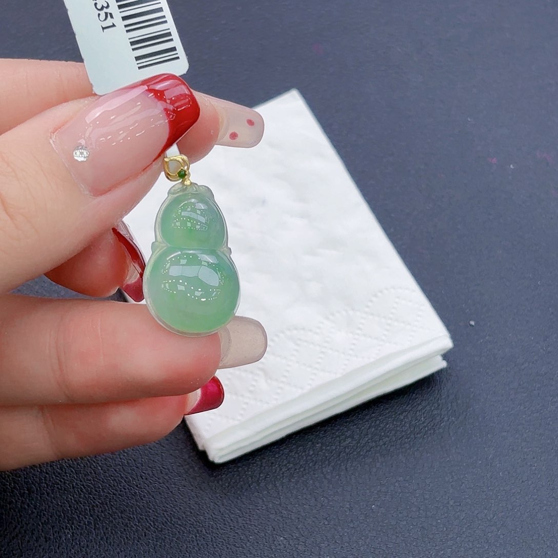 翡翠颈饰18K金镶嵌葫芦吊坠