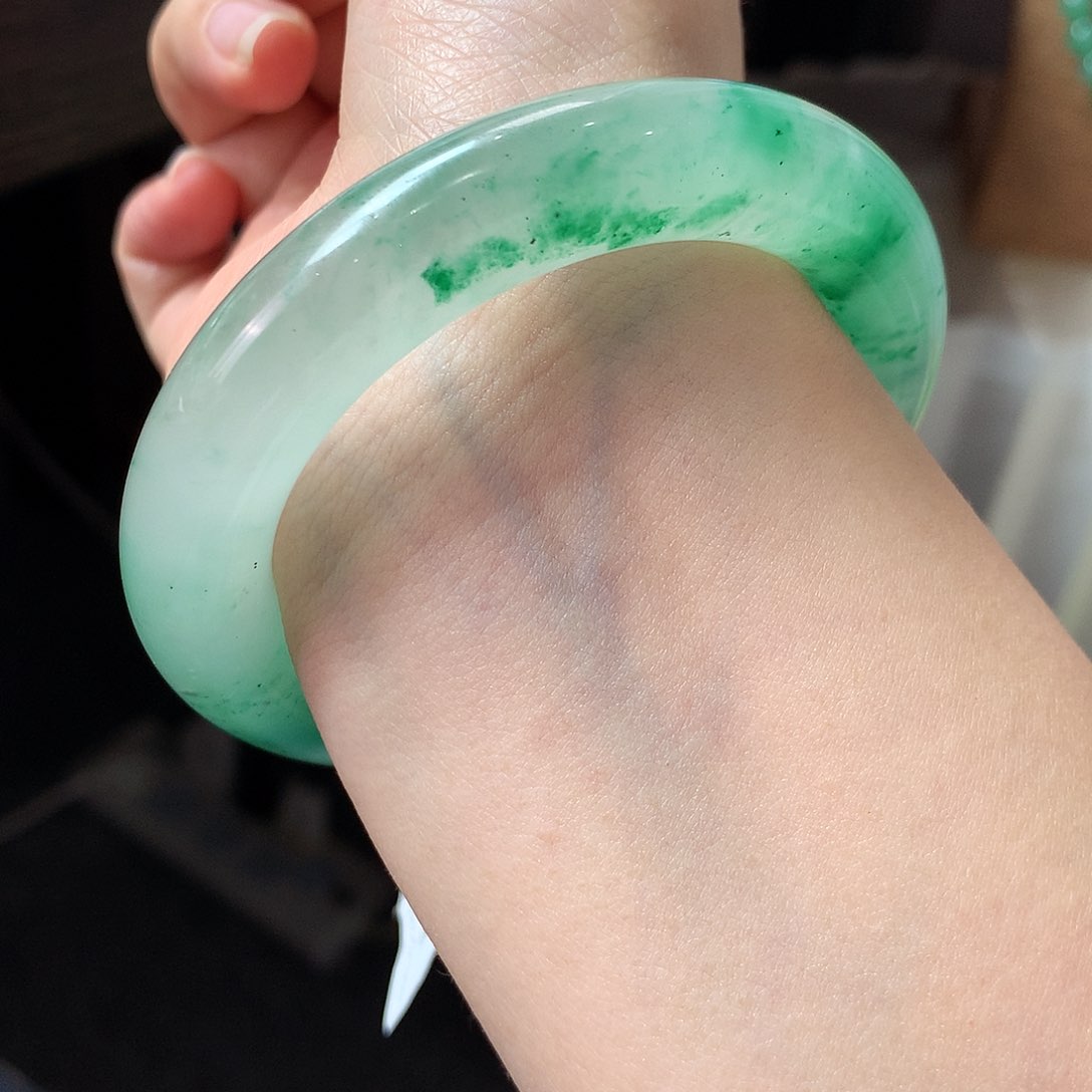 石英质玉手镯未镶嵌