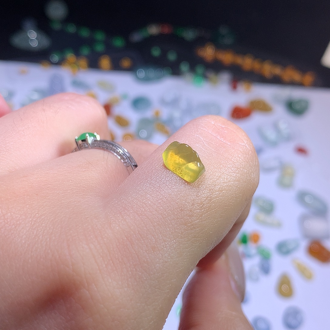 翡翠未镶嵌挂件高冰黄山尺寸7.3 4.3 3.9