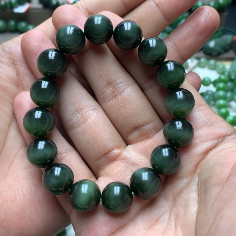 【闪购商品】未镶嵌手链和田玉（碧玉）夏**里