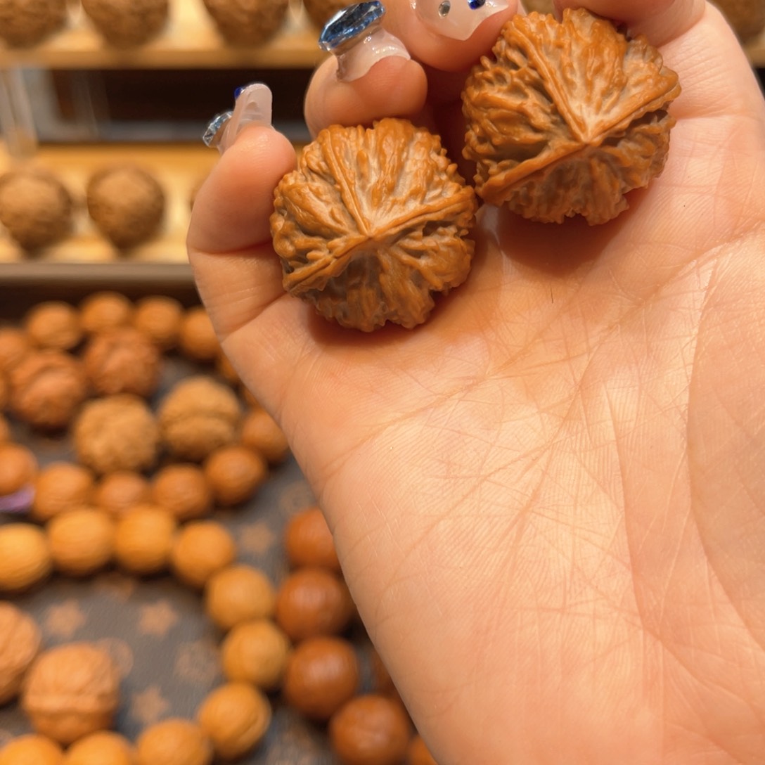 文玩核桃把件桃心丁三棱