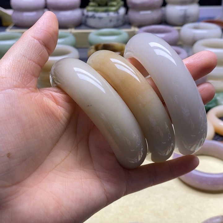 夢***影石英质玉未镶嵌手镯