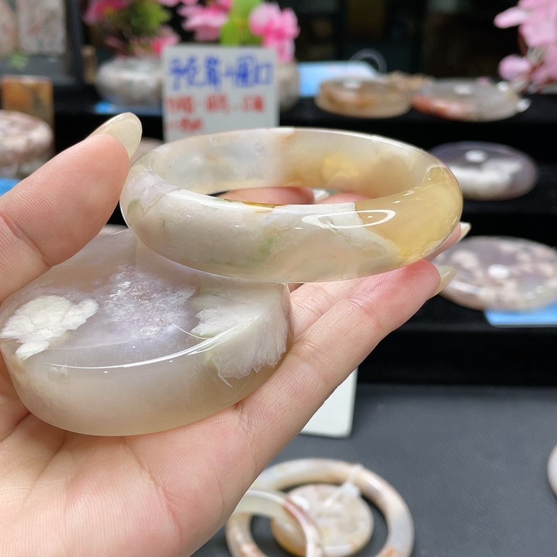 石英质玉手镯未镶嵌