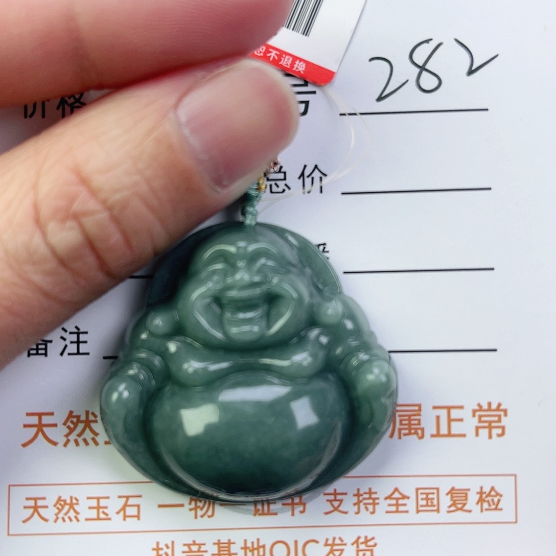 翡翠颈饰未镶嵌佛公