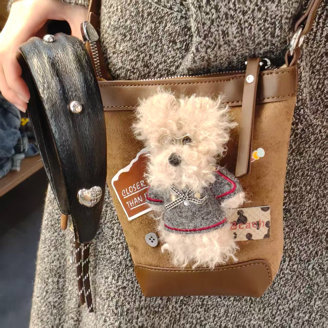 黑色皮质铆钉发箍+斜挎包