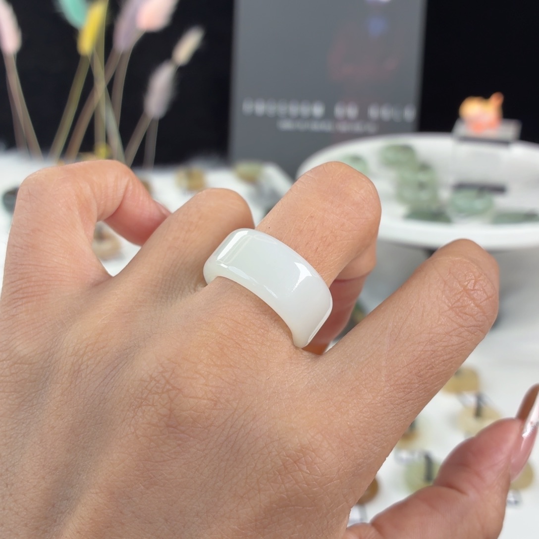 和田玉未镶嵌戒指Q68俄白圆切17.6不退换