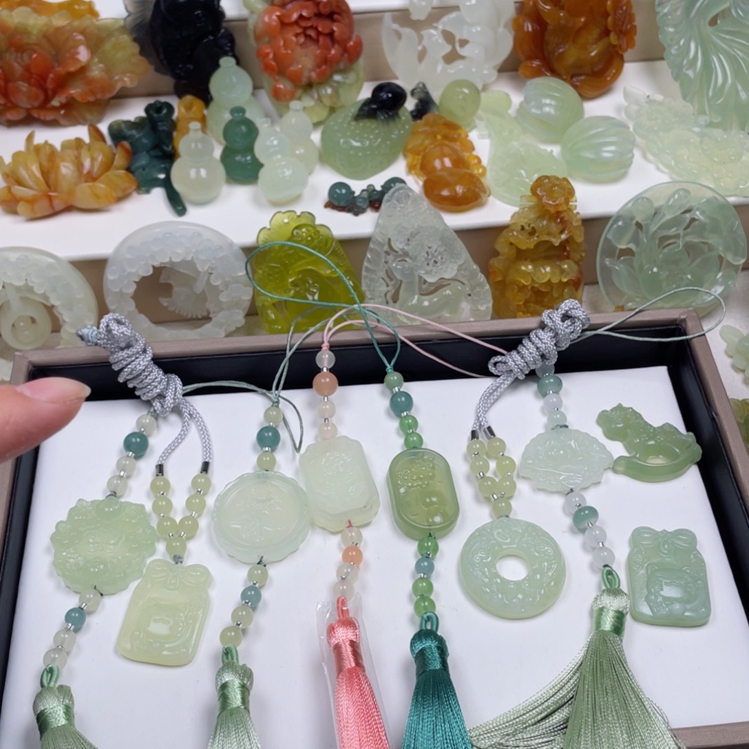 A***总蛇纹石玉未镶嵌颈饰