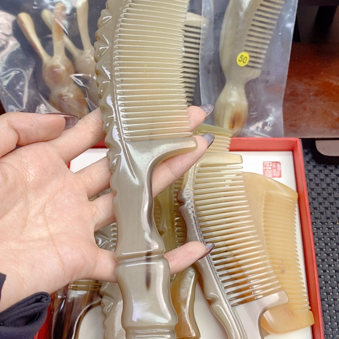 纯手工制作纯牛角梳子