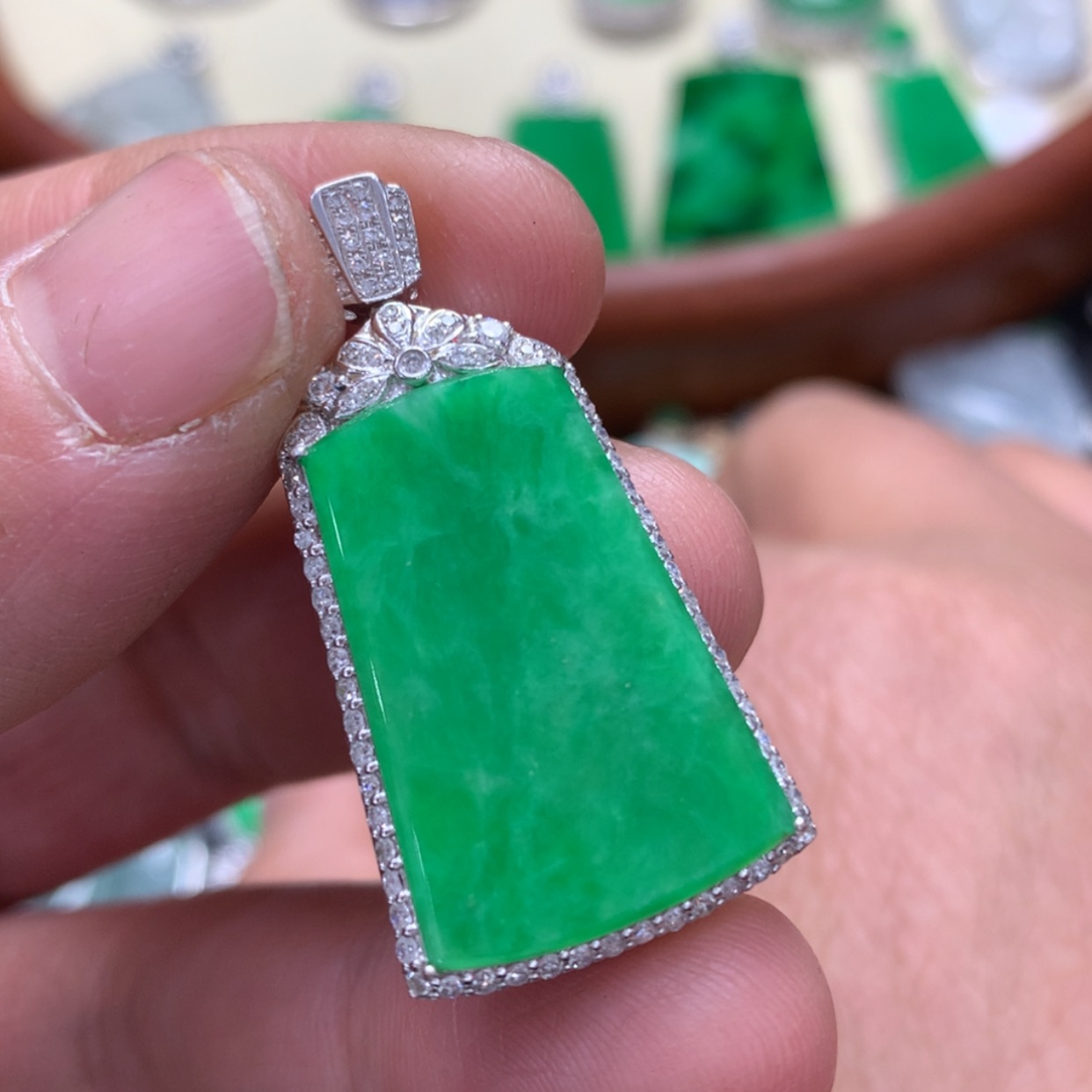 【闪购商品】翡翠颈饰18K金镶嵌无事牌