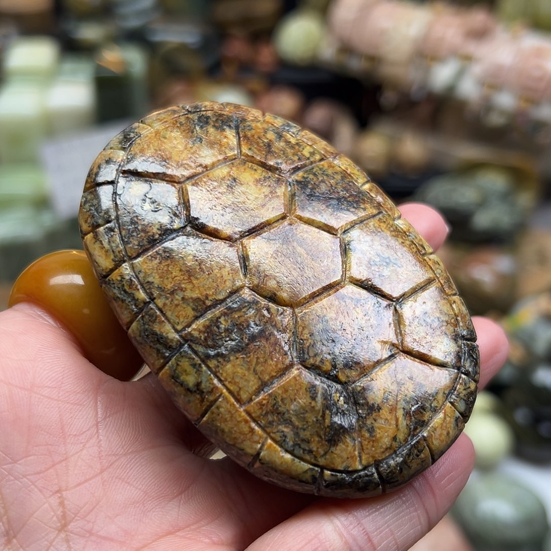 岫岩河磨玉（透闪石质玉）未镶嵌颈饰河磨玉黄白糖皮富甲